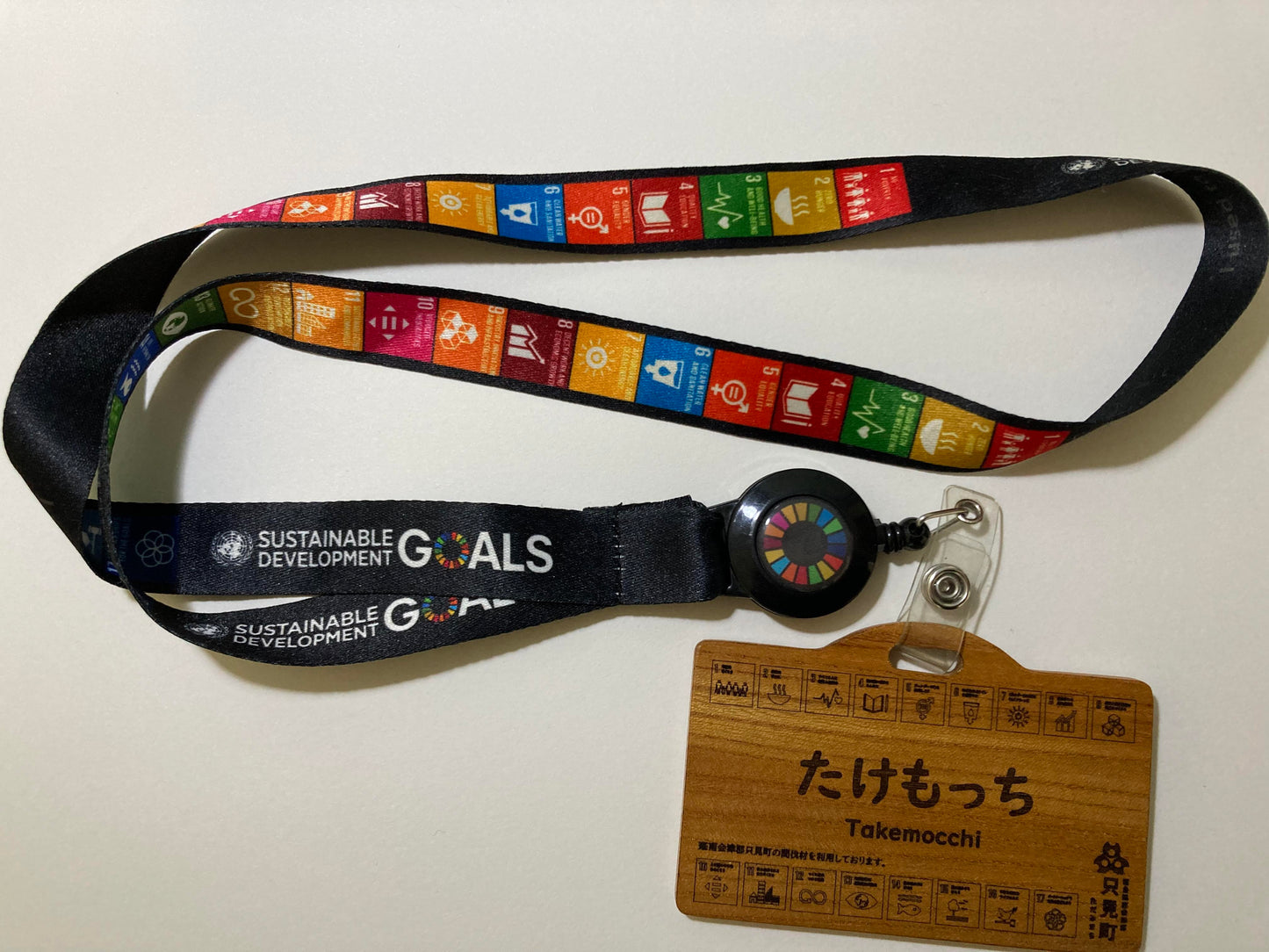 間伐材を使ったオリジナルネームタグ(ストラップは含まれません)